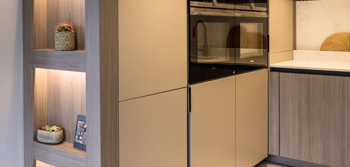 A perfectly formed Stuart Frazer SieMatic Kitchen - Furniture and Appliances