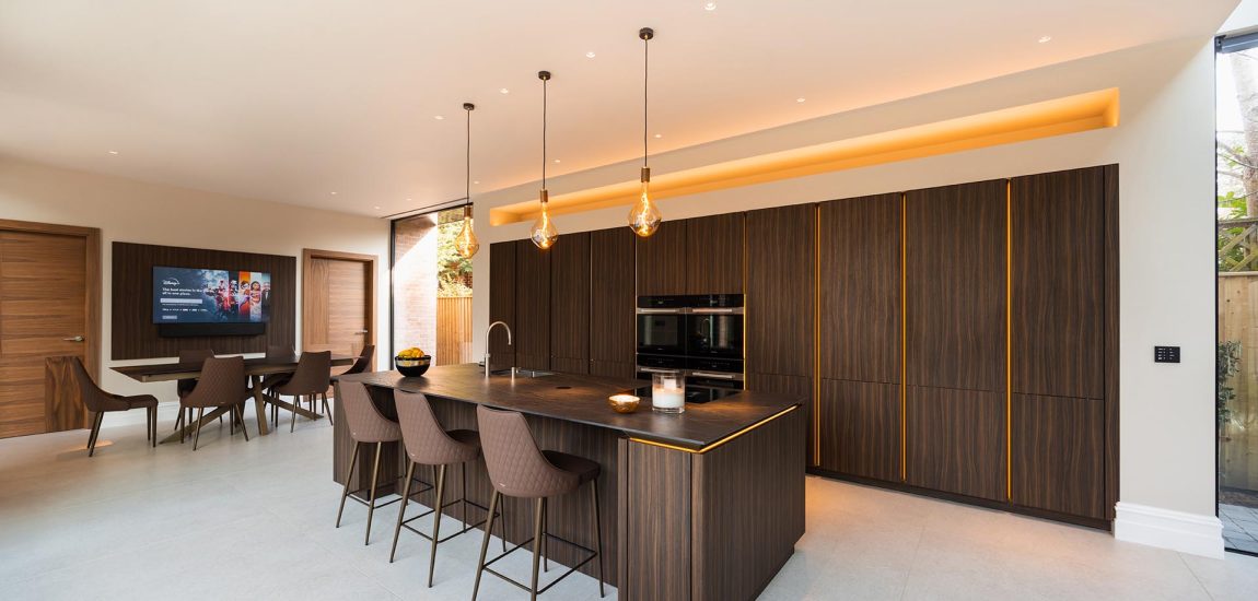 Kitchen design that enhances effortlessly the spacious open-plan layout