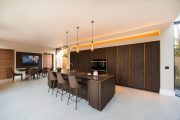 Kitchen design that enhances effortlessly the spacious open-plan layout